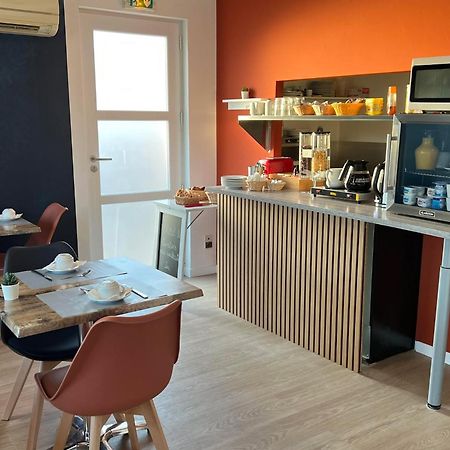 Hotel Le Canetois Bagian luar foto