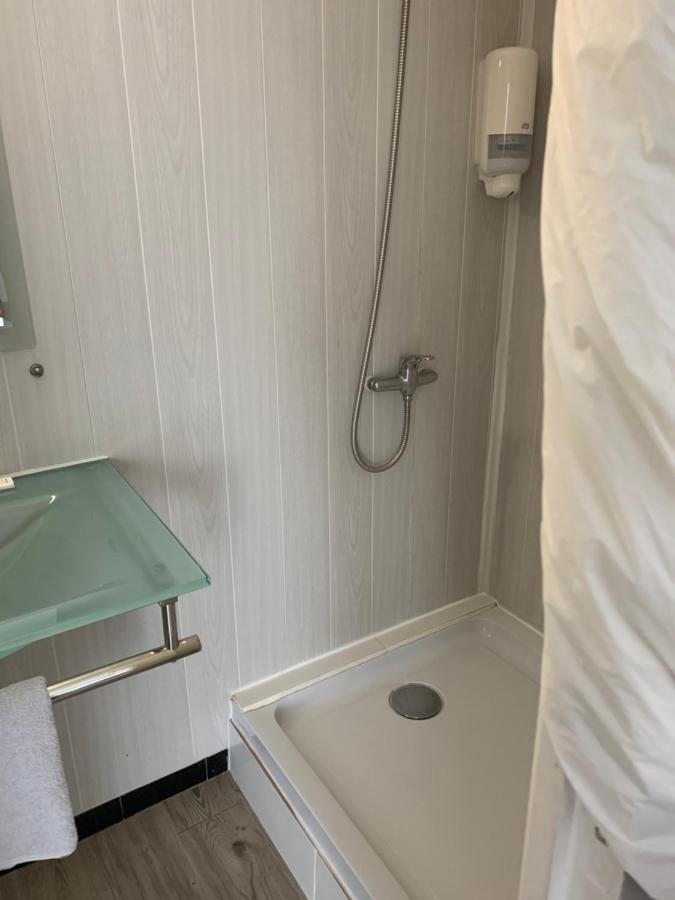 Hotel Le Canetois Bagian luar foto