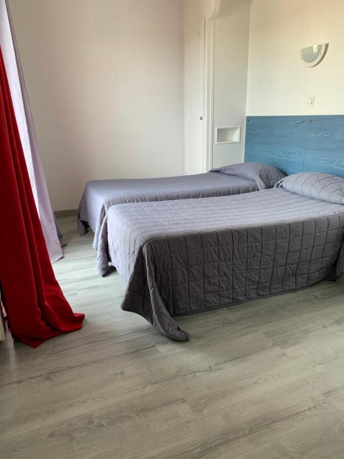 Hotel Le Canetois Bagian luar foto