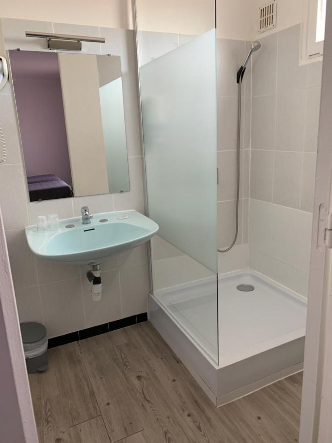 Hotel Le Canetois Bagian luar foto