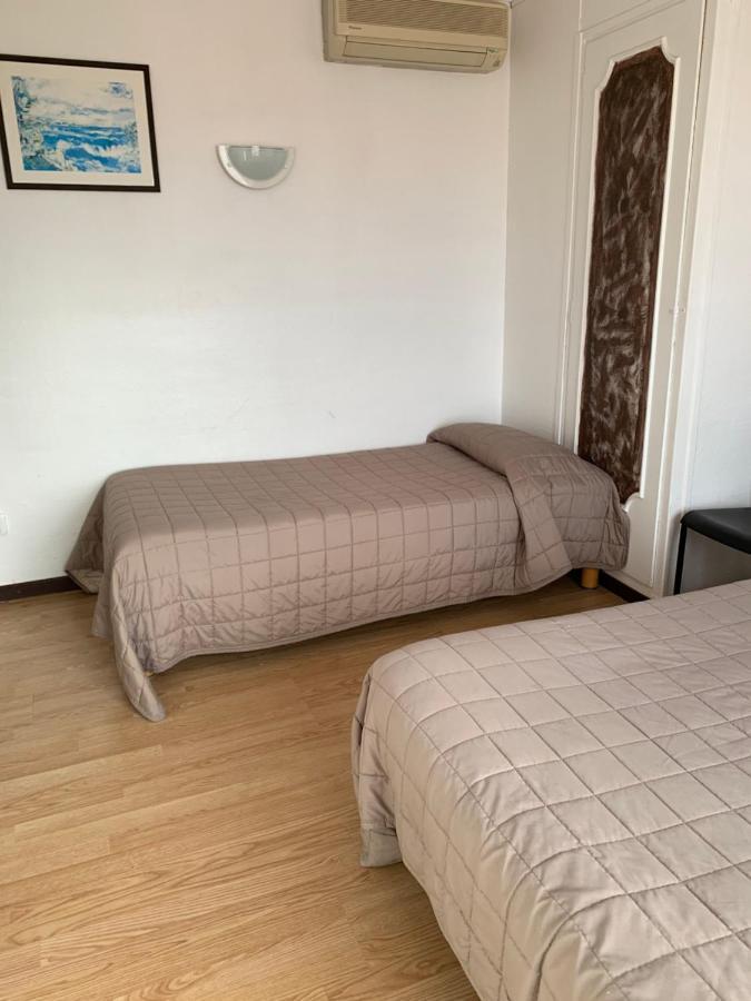Hotel Le Canetois Bagian luar foto