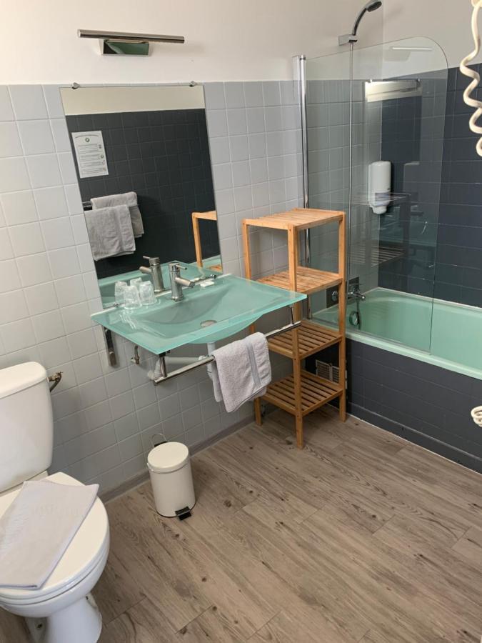 Hotel Le Canetois Bagian luar foto