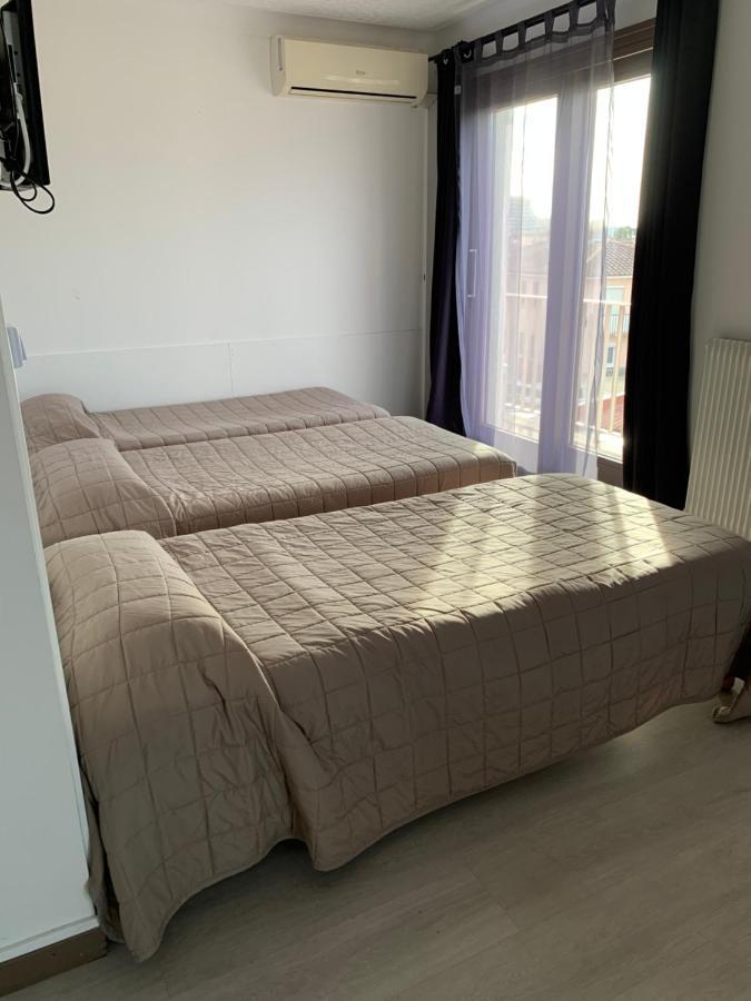 Hotel Le Canetois Bagian luar foto
