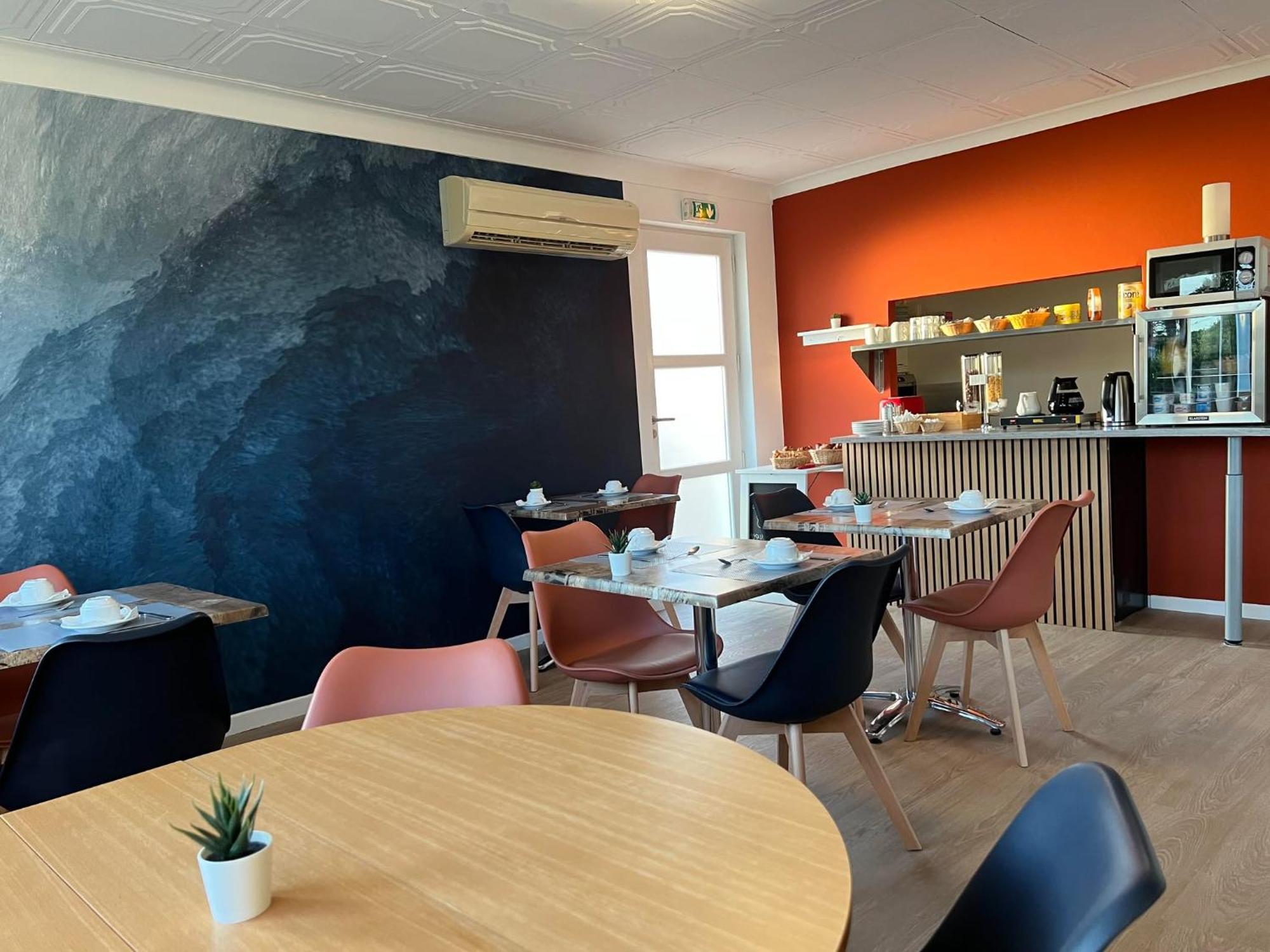 Hotel Le Canetois Bagian luar foto