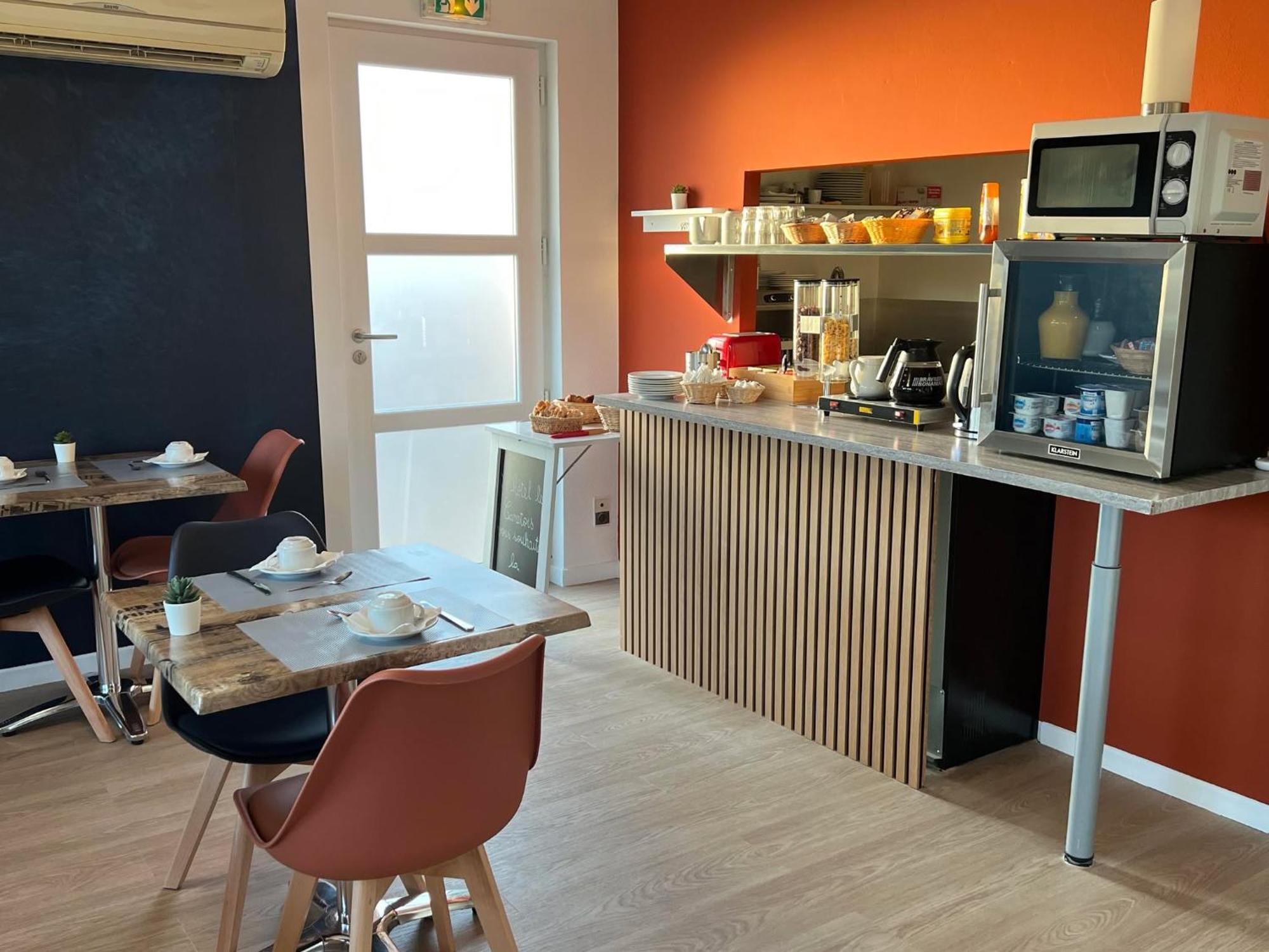 Hotel Le Canetois Bagian luar foto