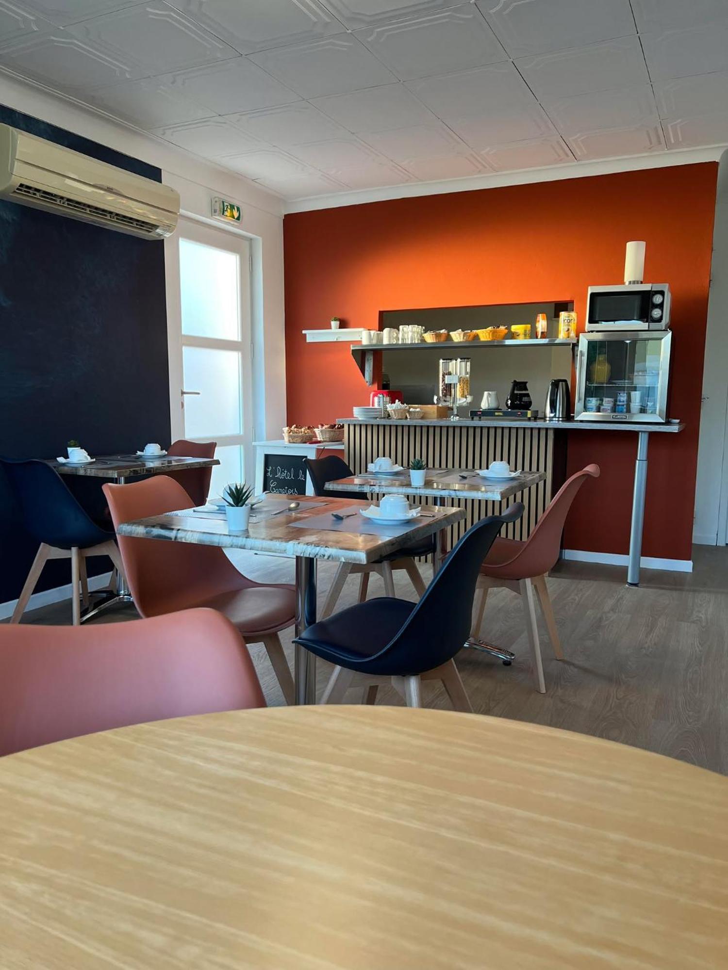 Hotel Le Canetois Bagian luar foto